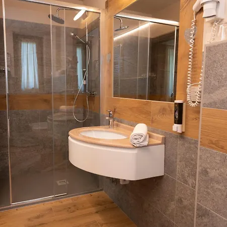 Granta Parey Hotel